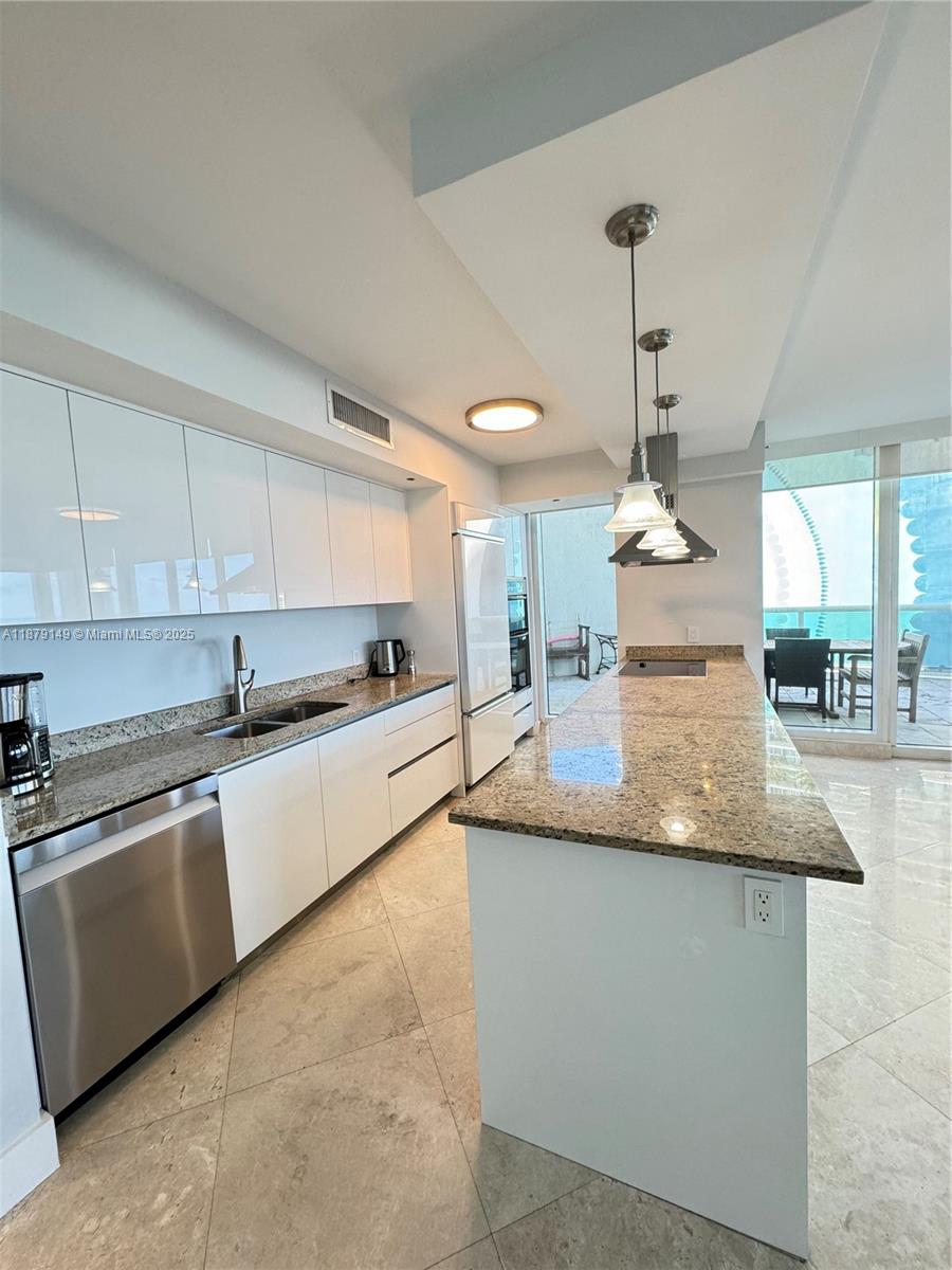 701 3 / 4 2078 sq. ft. $ 2025-09-16 0 foto