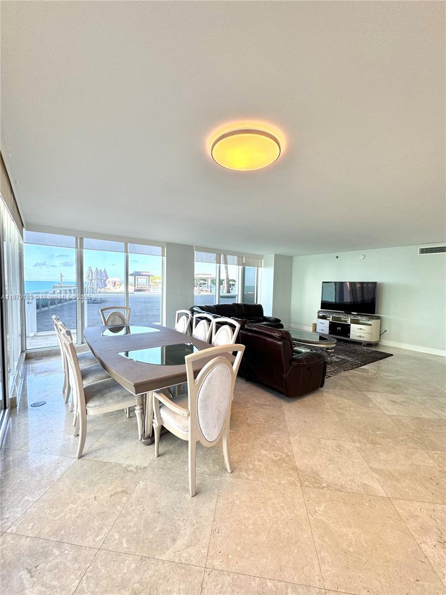 701 3 / 4 2078 sq. ft. $ 2025-09-16 0 foto