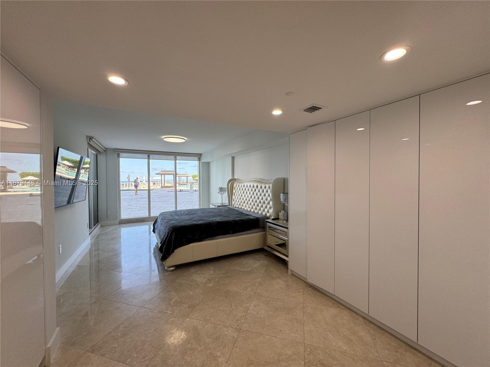 701 3 / 4 2078 sq. ft. $ 2025-09-16 0 foto