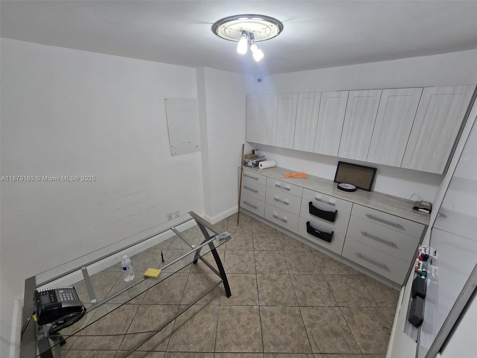6  /   sq. ft. $ 2025-09-16 0 Photo