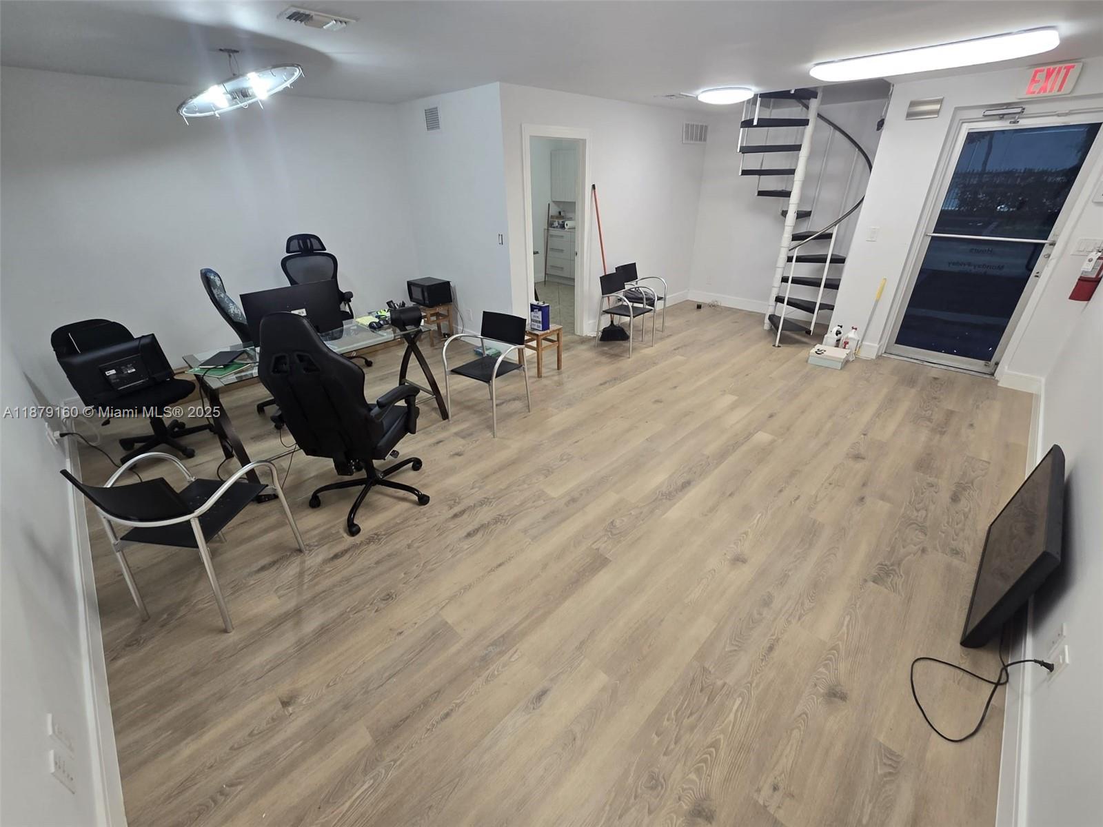 6  /   sq. ft. $ 2025-09-16 0 Photo