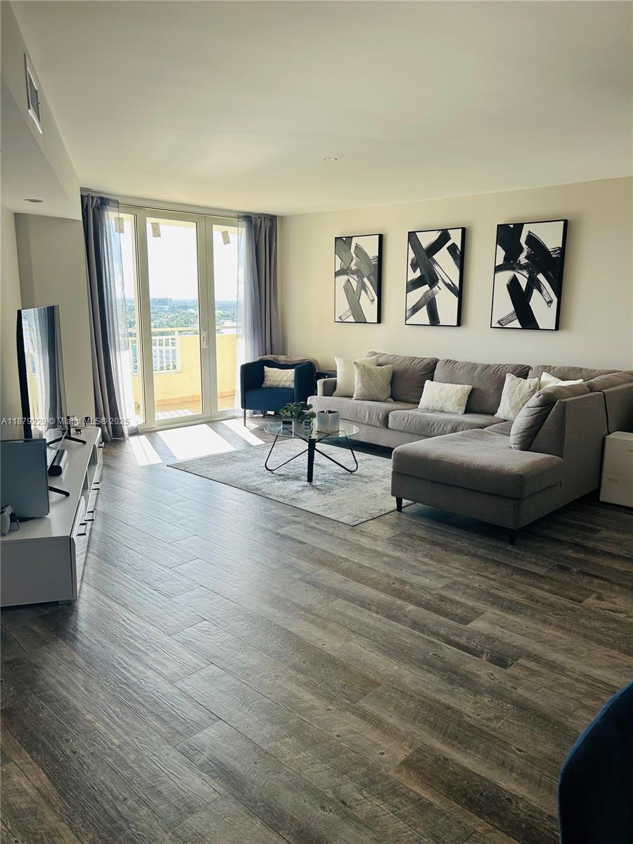 Photo of 3180 Ocean Dr  #1620, Hallandale Beach, Florida, 33009 - Family/Living Room Pic #2