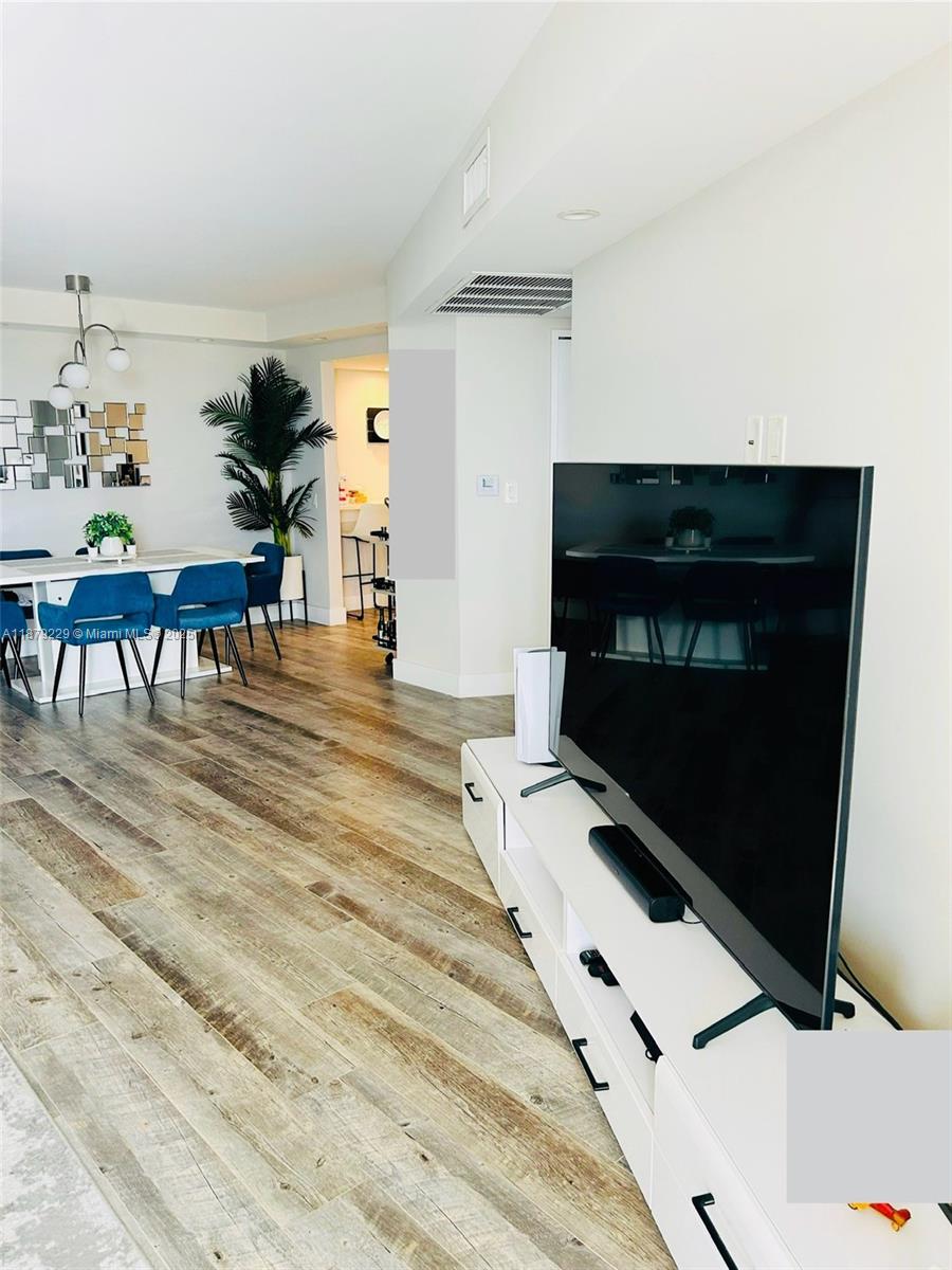 Photo of 3180 Ocean Dr  #1620, Hallandale Beach, Florida, 33009 - Family/Living Room Pic #3
