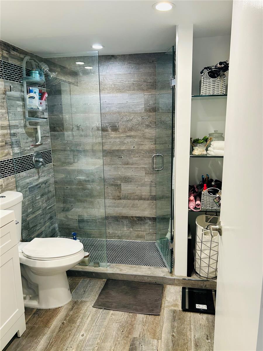 Photo of 3180 Ocean Dr  #1620, Hallandale Beach, Florida, 33009 - Primary Bathroom Pic #2