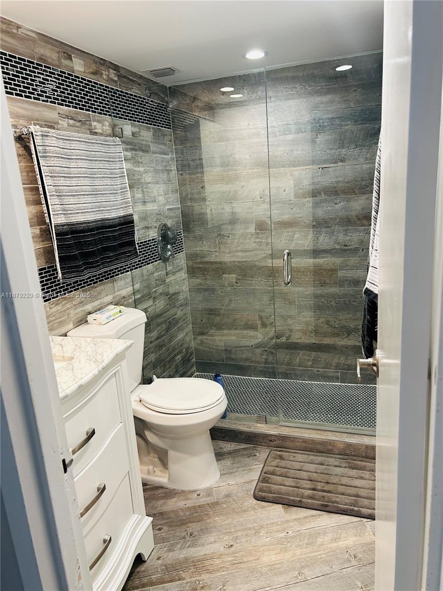 Photo of 3180 Ocean Dr  #1620, Hallandale Beach, Florida, 33009 - Secondary Bathroom