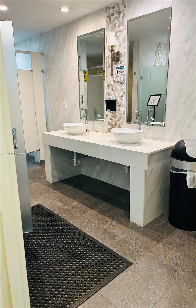 Photo of 3180 Ocean Dr  #1620, Hallandale Beach, Florida, 33009 - Common Area Shower and Sauna Room