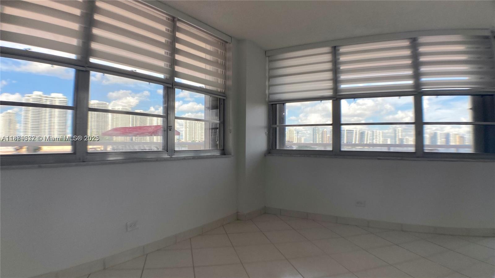 See details 204 3 / 3 2200 sq. ft. $ 2025-09-16 0 Photo