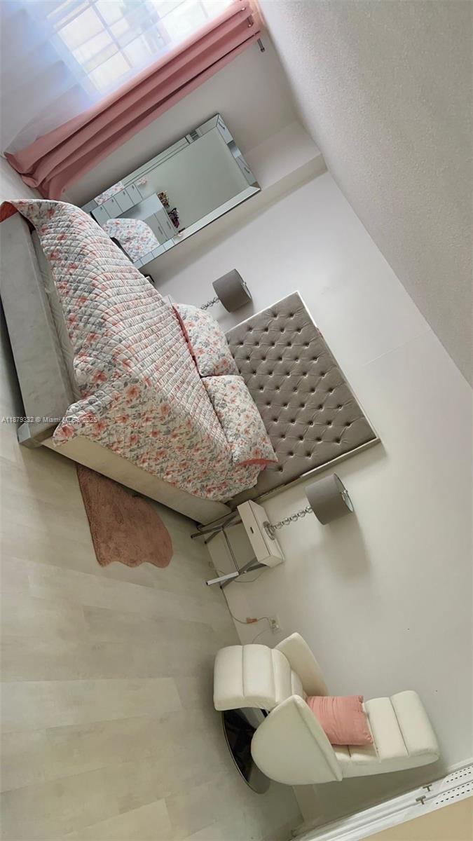 See details 204 3 / 3 2200 sq. ft. $ 2025-09-16 0 Photo