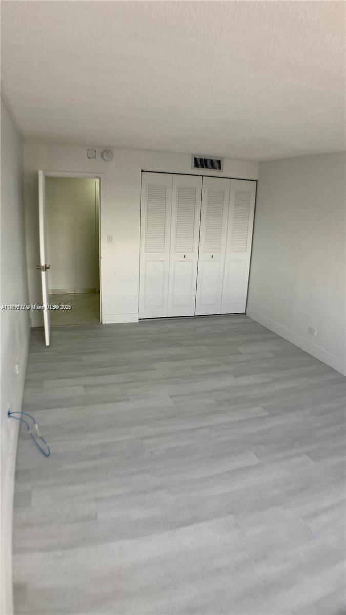 See details 204 3 / 3 2200 sq. ft. $ 2025-09-16 0 Photo