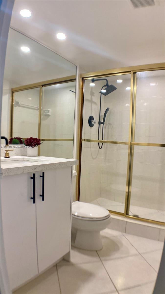 See details 204 3 / 3 2200 sq. ft. $ 2025-09-16 0 Photo