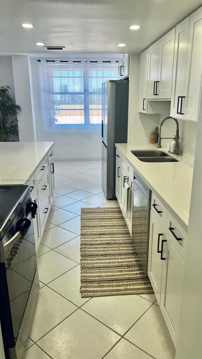See details 204 3 / 3 2200 sq. ft. $ 2025-09-16 0 Photo