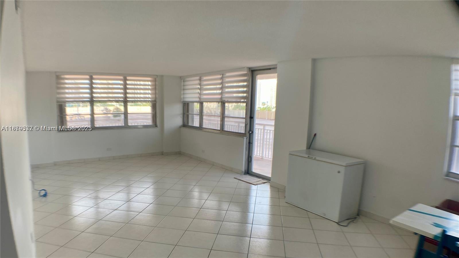 See details 204 3 / 3 2200 sq. ft. $ 2025-09-16 0 Photo