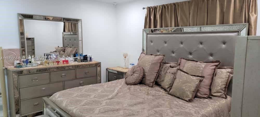 See details / 2320 sq. ft. $ 2025-09-16 0 Photo