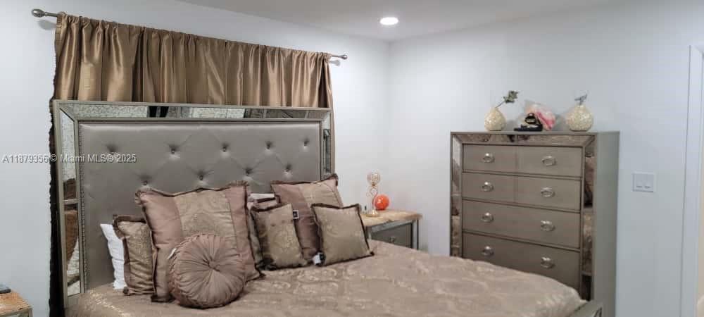 See details / 2320 sq. ft. $ 2025-09-16 0 Photo