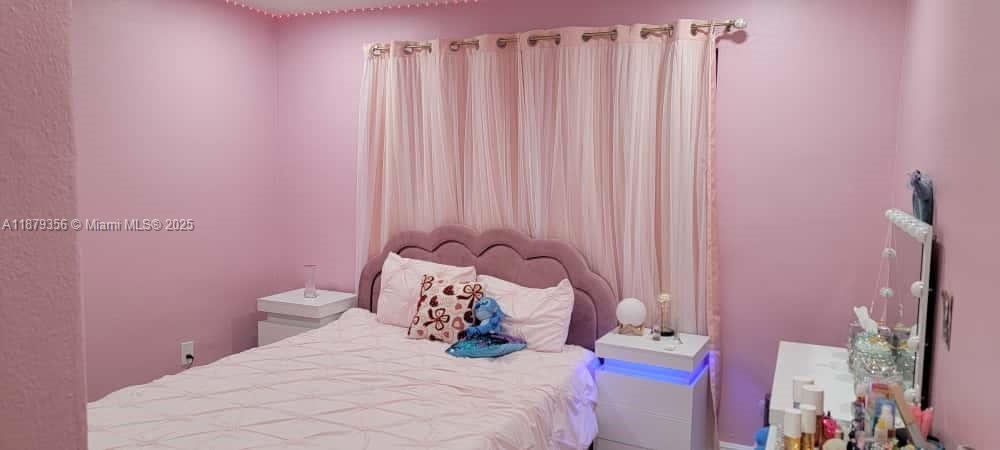See details / 2320 sq. ft. $ 2025-09-16 0 Photo