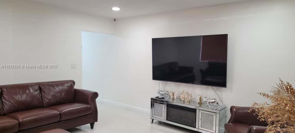 See details / 2320 sq. ft. $ 2025-09-16 0 Photo