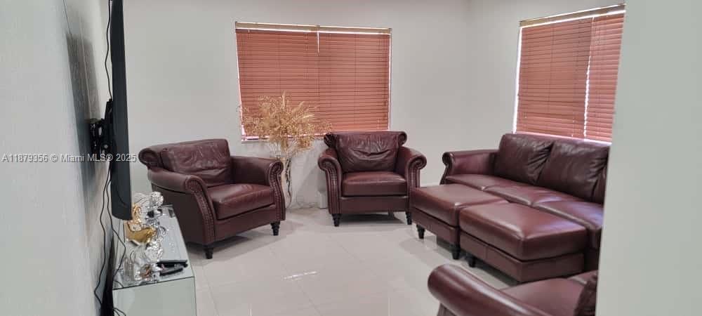 See details / 2320 sq. ft. $ 2025-09-16 0 Photo