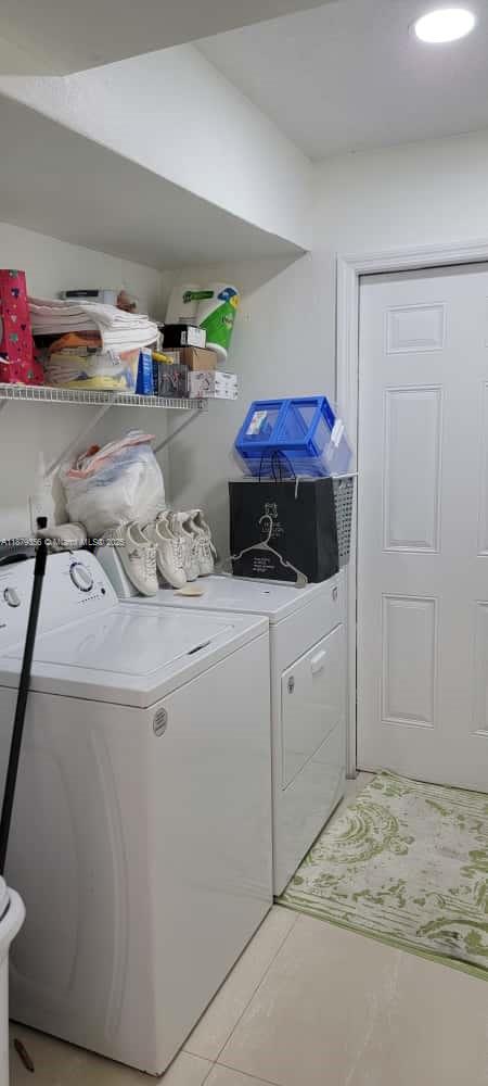 See details / 2320 sq. ft. $ 2025-09-16 0 Photo