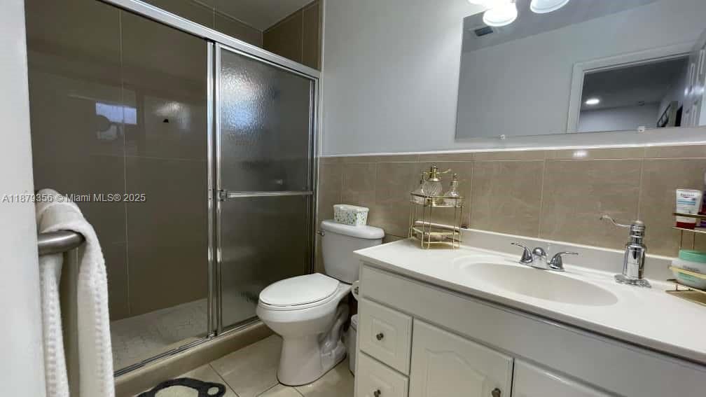 See details / 2320 sq. ft. $ 2025-09-16 0 Photo