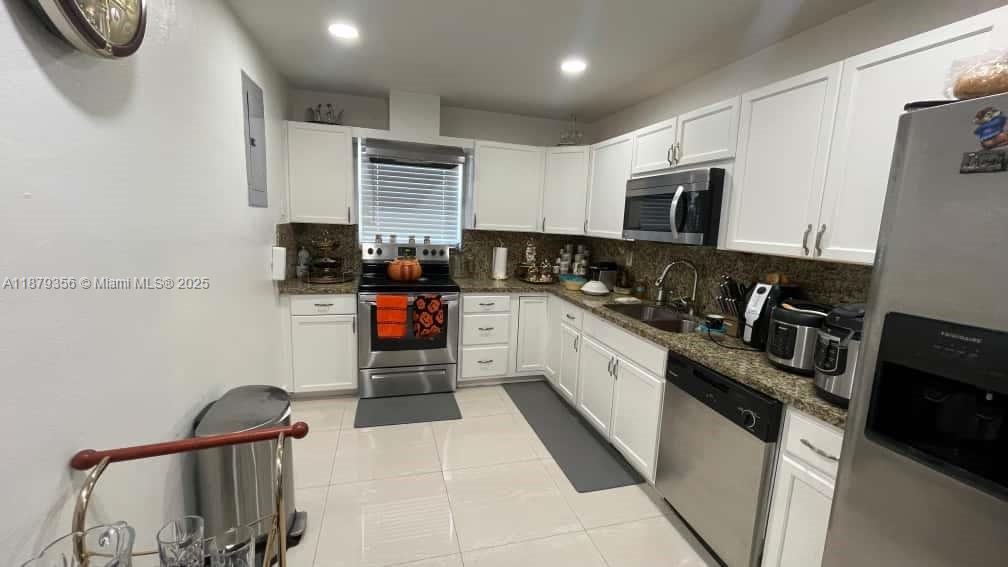 See details / 2320 sq. ft. $ 2025-09-16 0 Photo