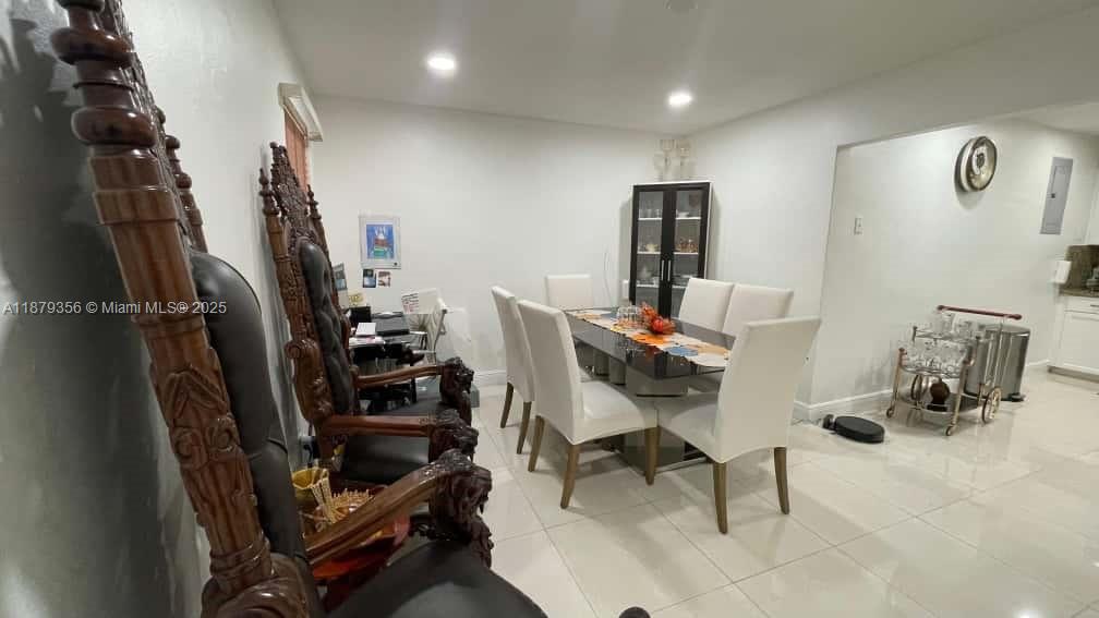 See details / 2320 sq. ft. $ 2025-09-16 0 Photo
