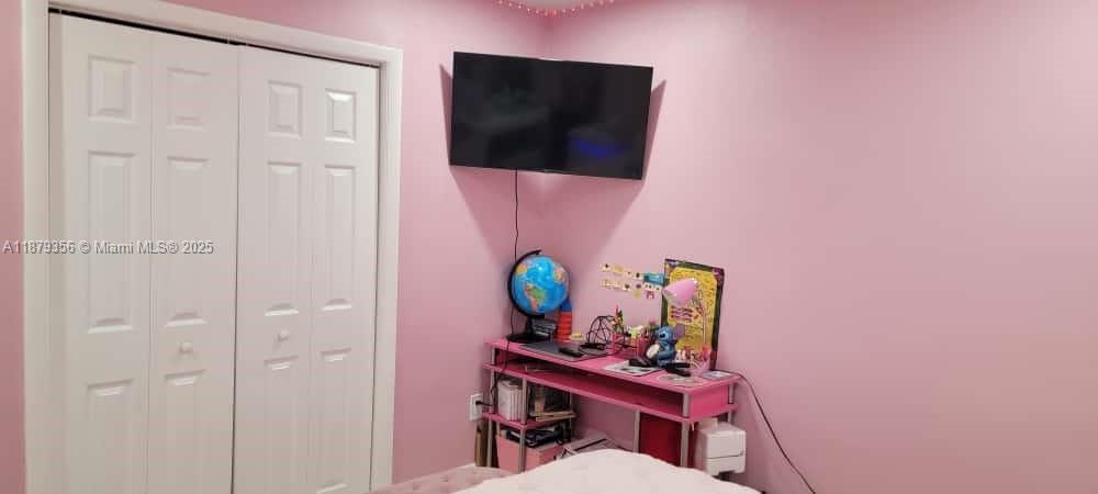 See details / 2320 sq. ft. $ 2025-09-16 0 Photo