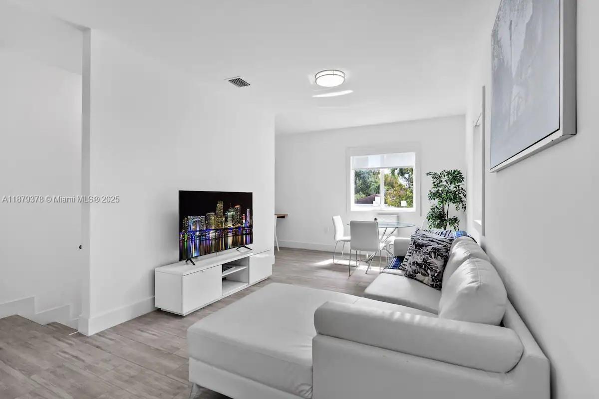   /  2216 sq. ft. $ 2025-09-16 0 Photo