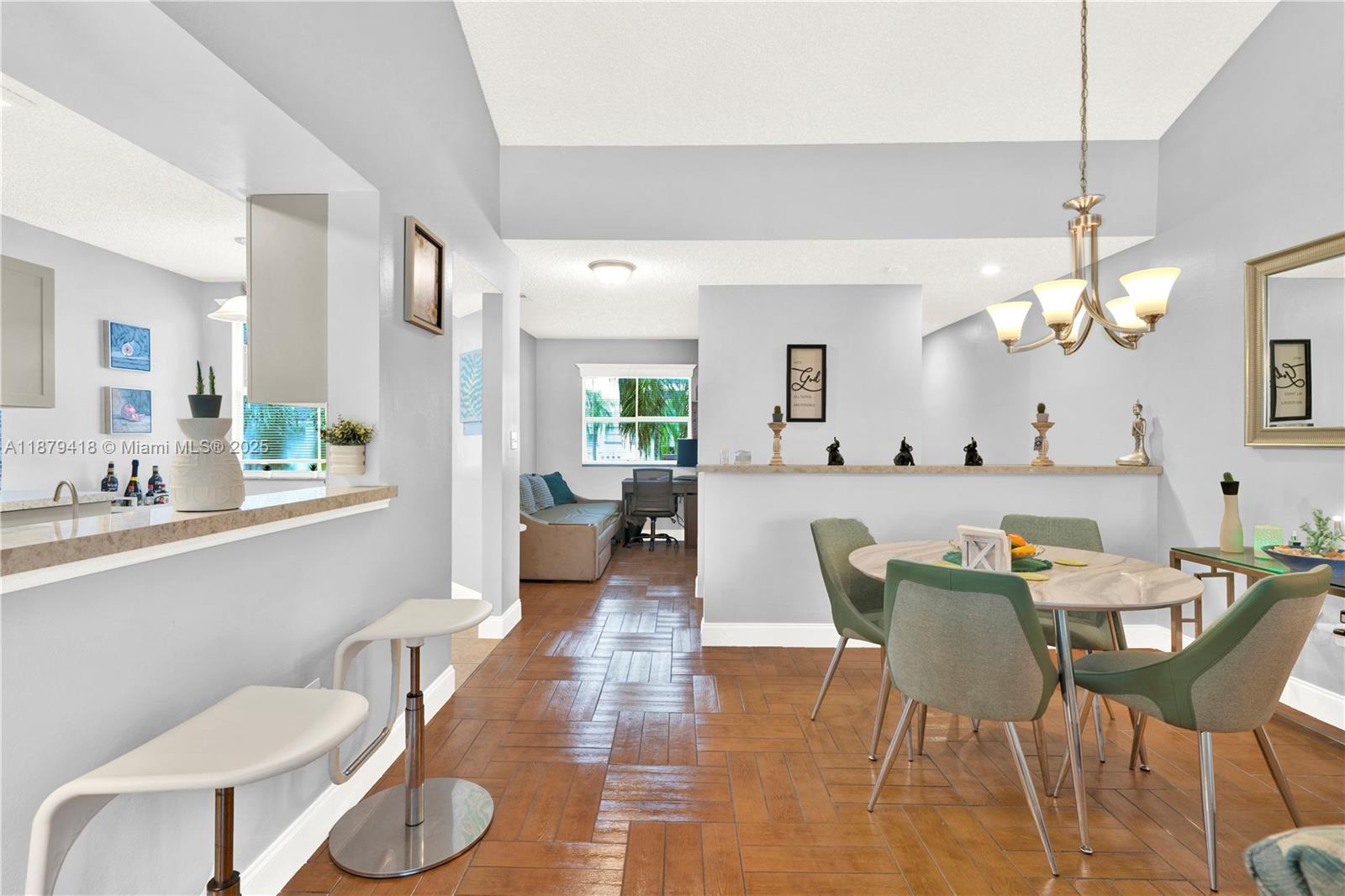 See details 101 1 / 1 907 sq. ft. $ 2025-09-16 0 Photo