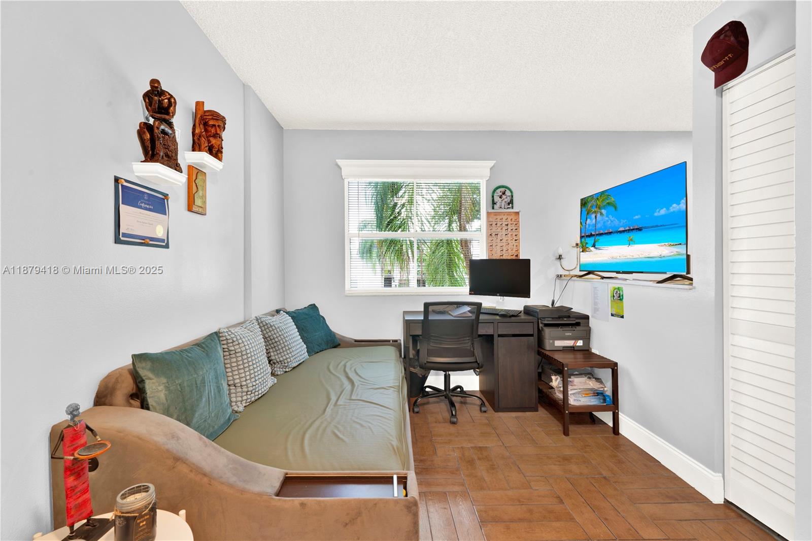 See details 101 1 / 1 907 sq. ft. $ 2025-09-16 0 Photo