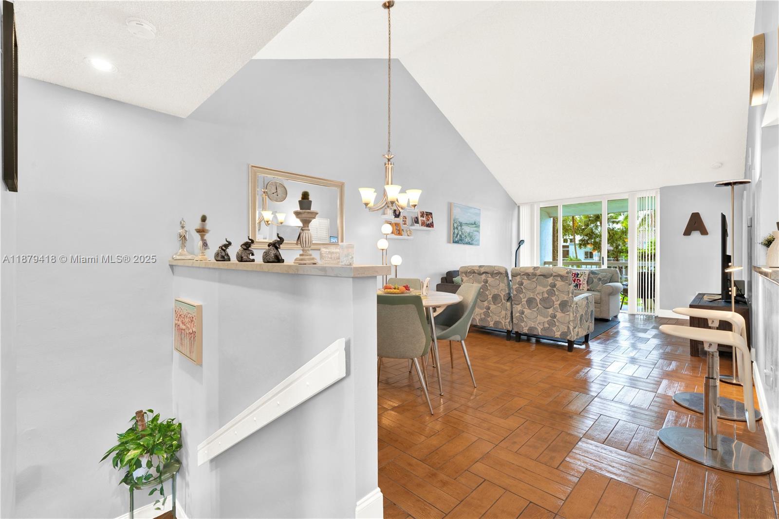 See details 101 1 / 1 907 sq. ft. $ 2025-09-16 0 Photo