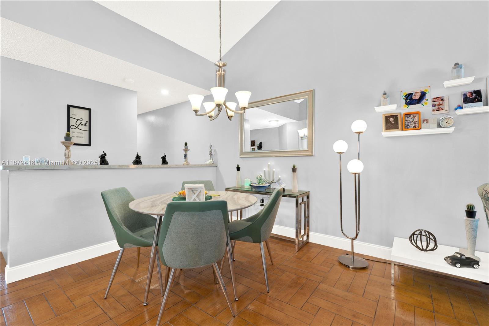 See details 101 1 / 1 907 sq. ft. $ 2025-09-16 0 Photo