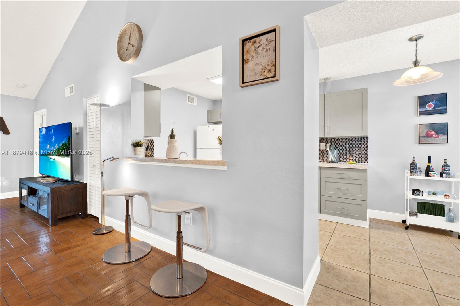 See details 101 1 / 1 907 sq. ft. $ 2025-09-16 0 Photo
