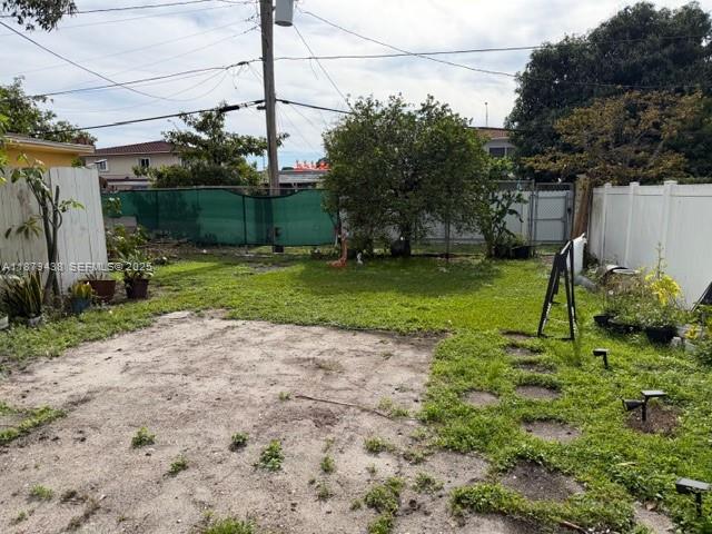 Подробнее 832 4 / 2 1502 кв.футов $ 2025-12-11 0 Фото