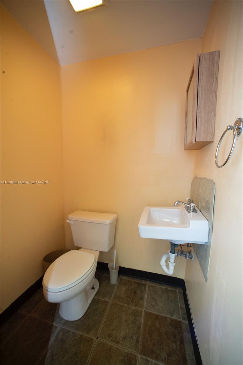 6  /   sq. ft. $ 2025-09-16 0 Photo