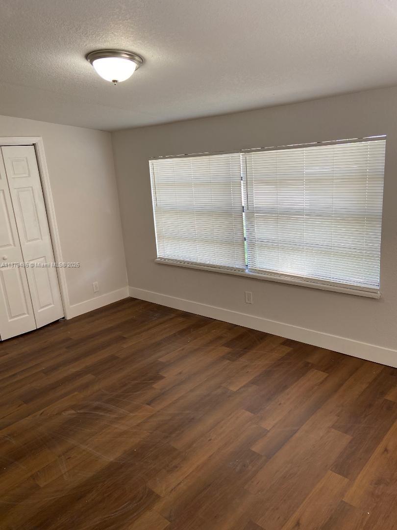See details / sq. ft. $ 2025-09-16 0 Photo