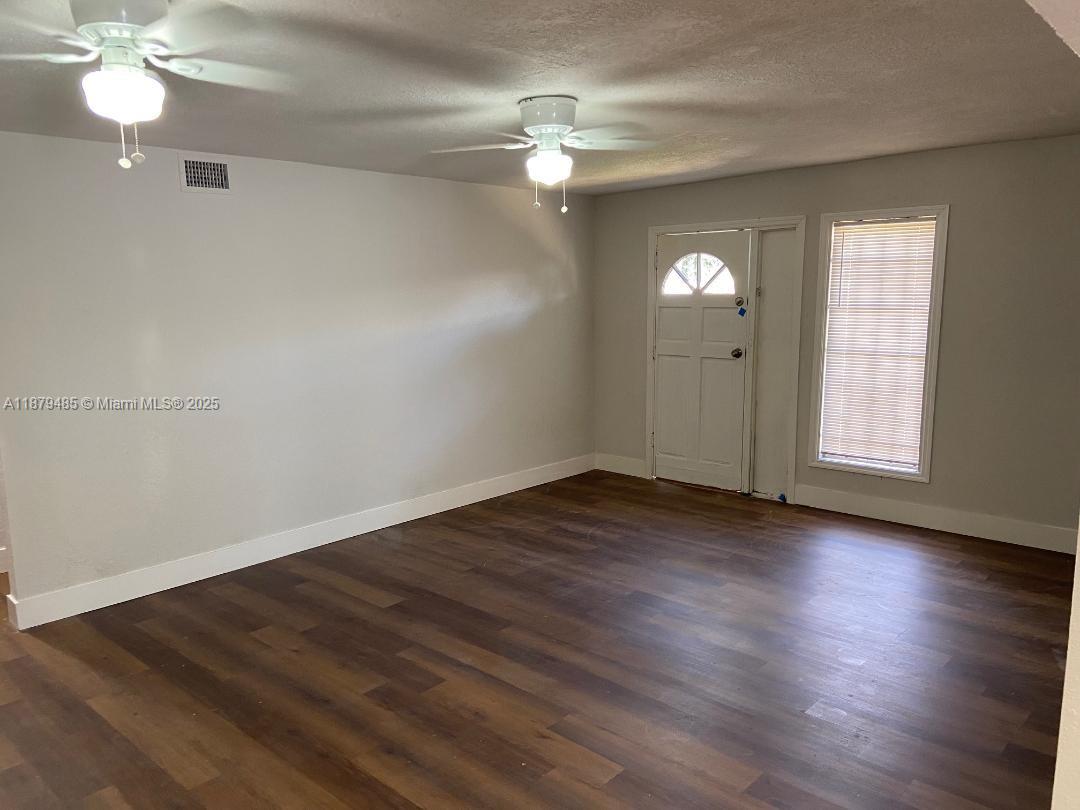 See details / sq. ft. $ 2025-09-16 0 Photo
