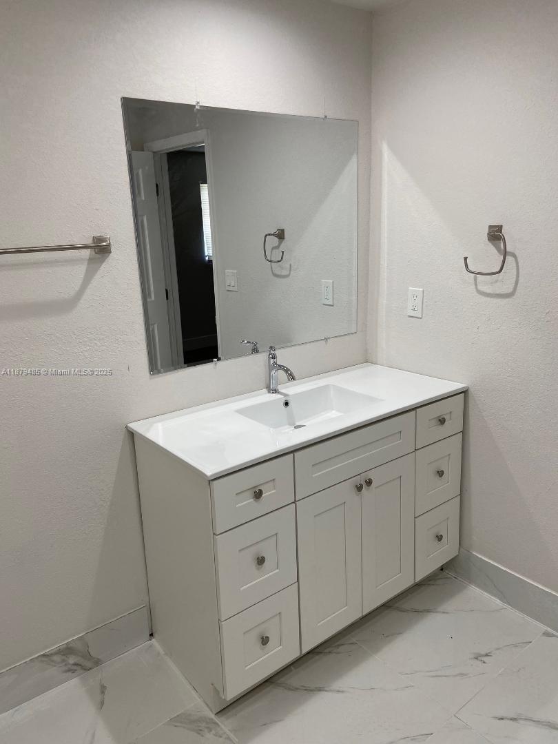 See details / sq. ft. $ 2025-09-16 0 Photo