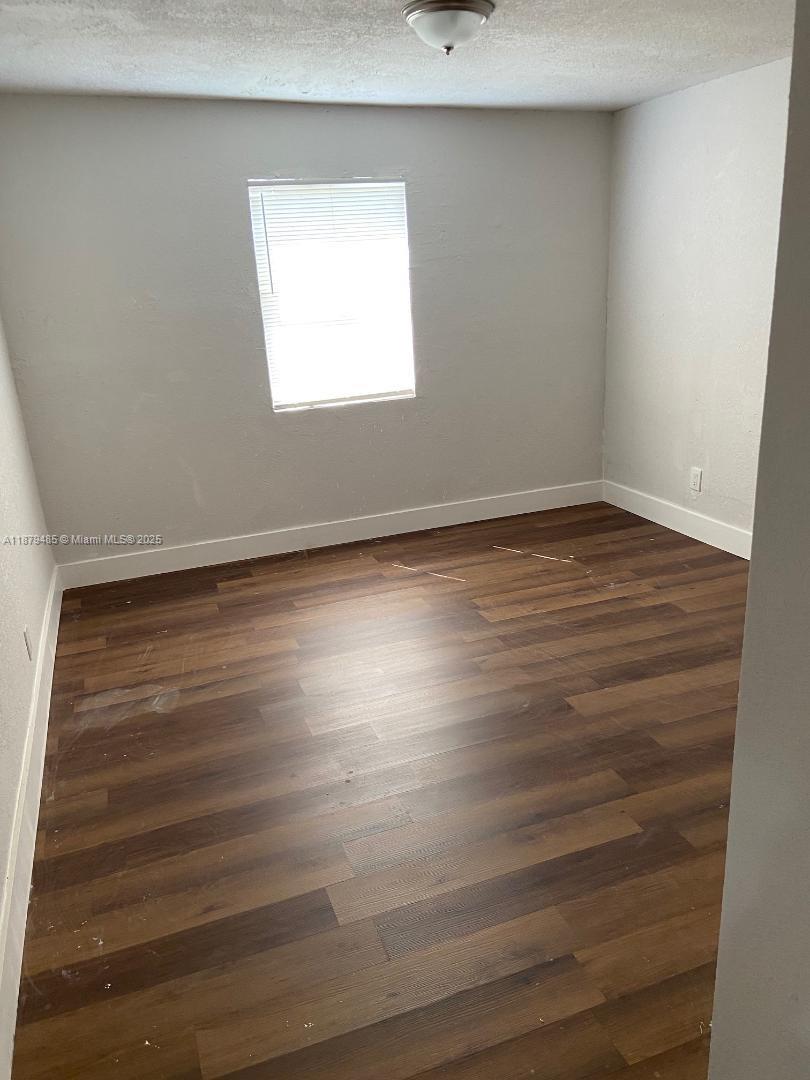 See details / sq. ft. $ 2025-09-16 0 Photo