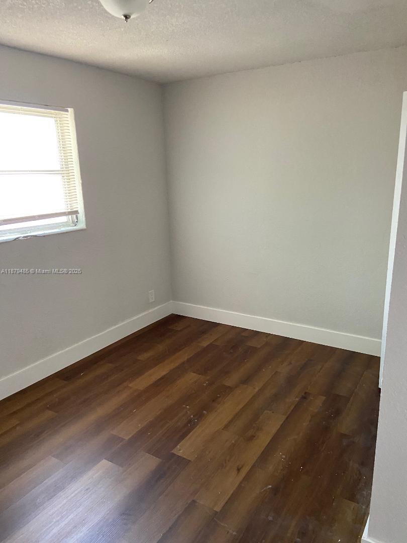 See details / sq. ft. $ 2025-09-16 0 Photo