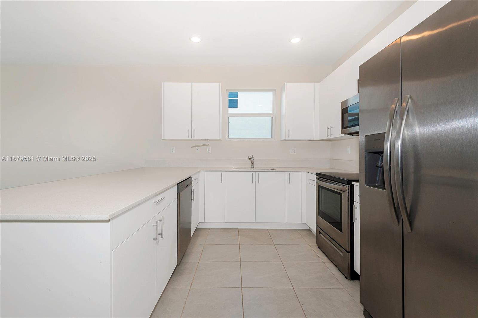 Ver detalles 16344 4 / 3 1895 sq. ft. $ 2025-11-12 0 foto