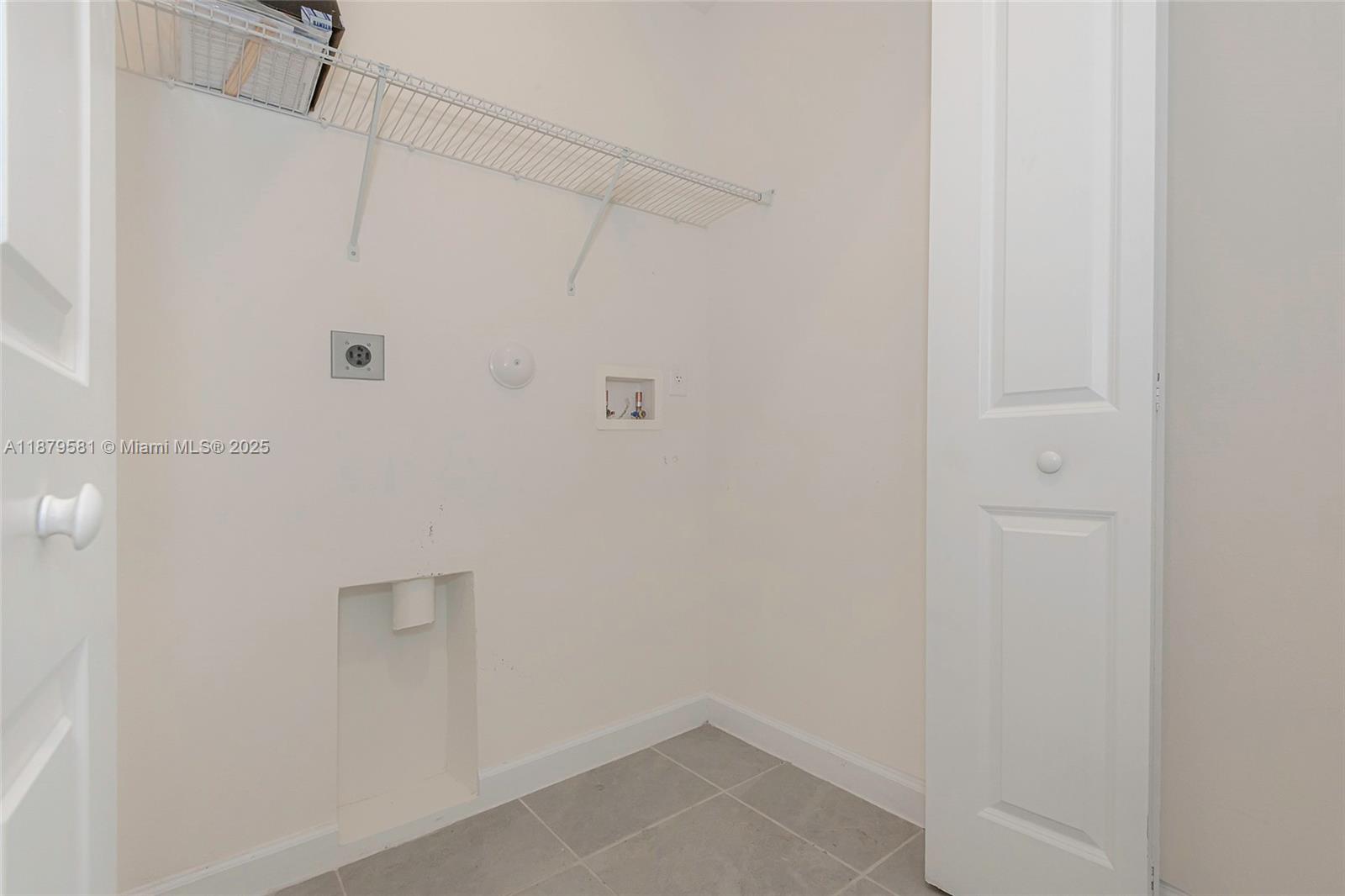 Ver detalles 16344 4 / 3 1895 sq. ft. $ 2025-11-12 0 foto