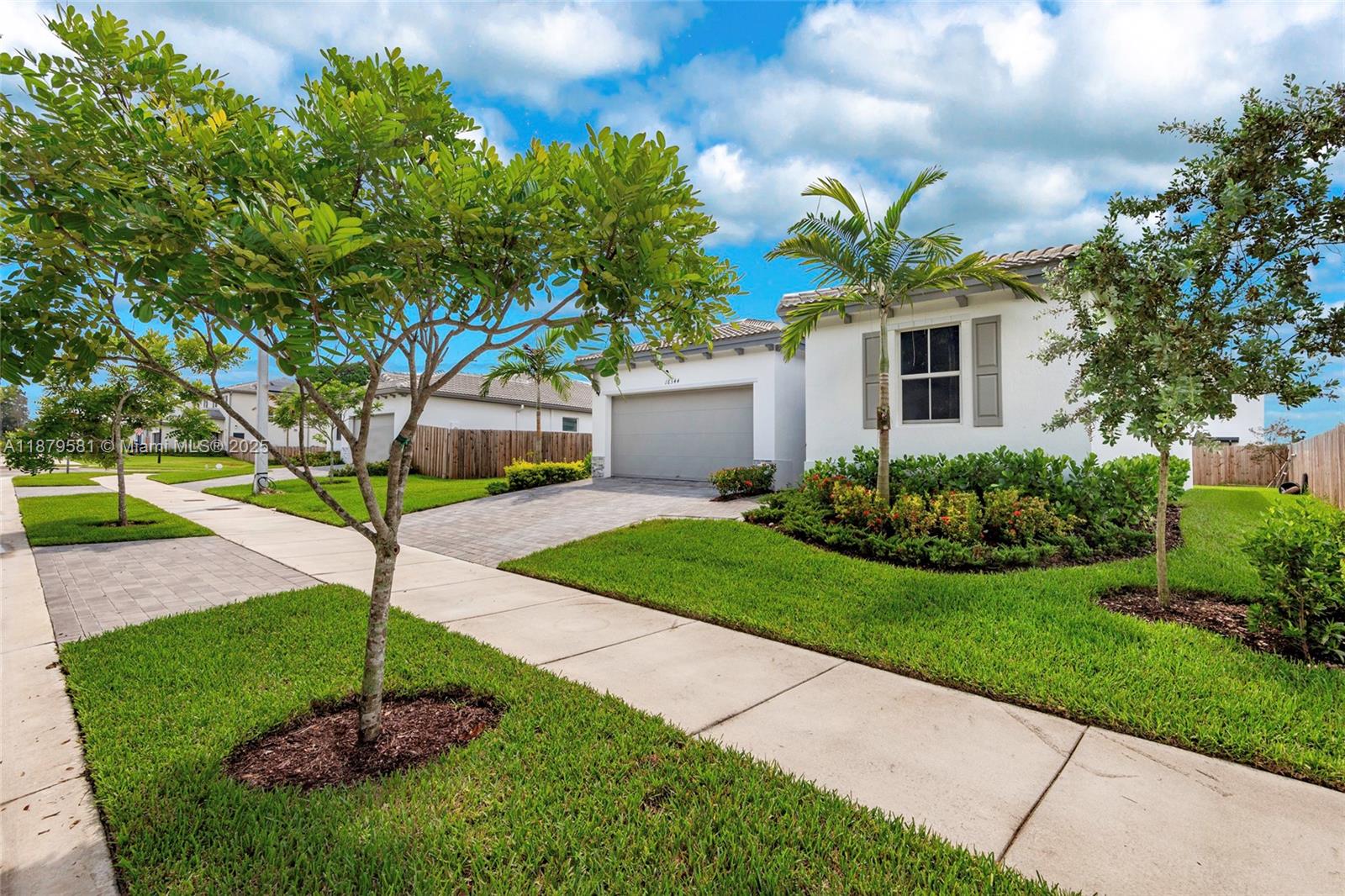 Ver detalles 16344 4 / 3 1895 sq. ft. $ 2025-11-12 0 foto