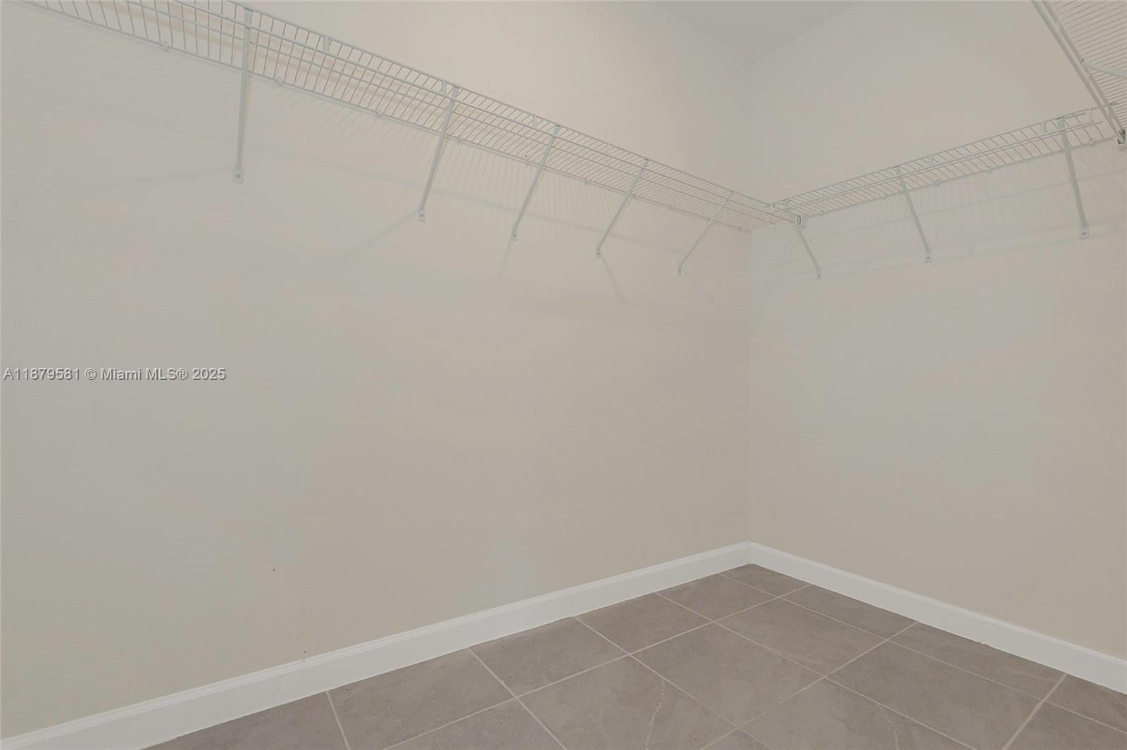 Ver detalles 16344 4 / 3 1895 sq. ft. $ 2025-11-12 0 foto