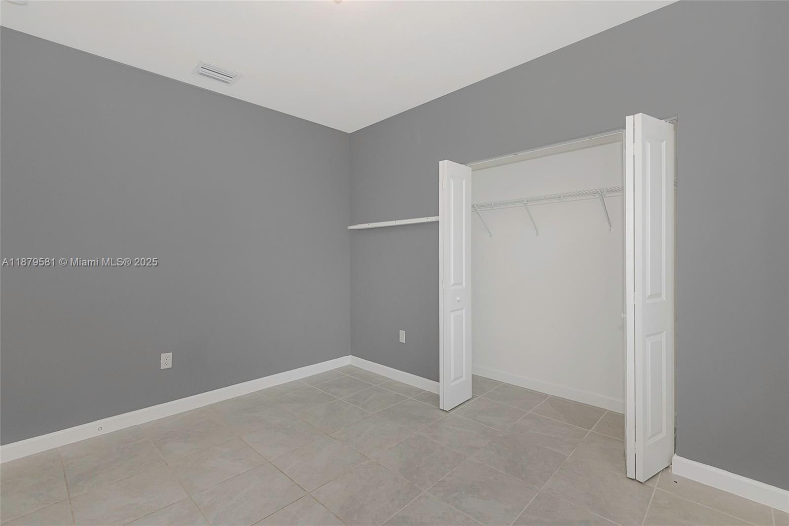 Ver detalles 16344 4 / 3 1895 sq. ft. $ 2025-11-12 0 foto