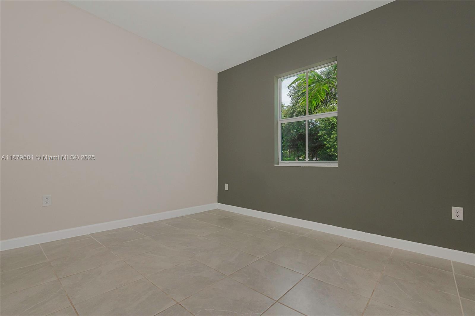 Ver detalles 16344 4 / 3 1895 sq. ft. $ 2025-11-12 0 foto