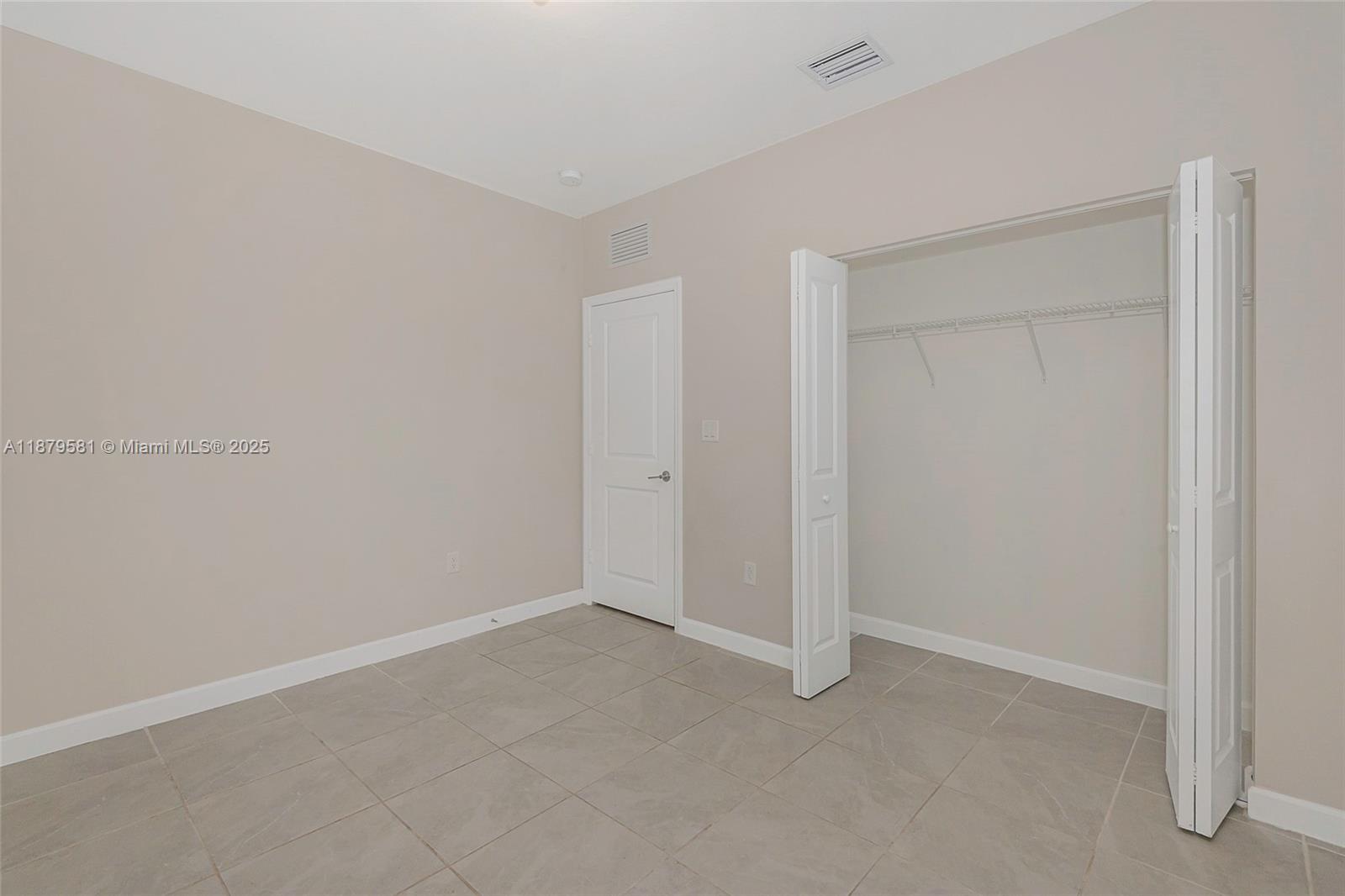 Ver detalles 16344 4 / 3 1895 sq. ft. $ 2025-11-12 0 foto