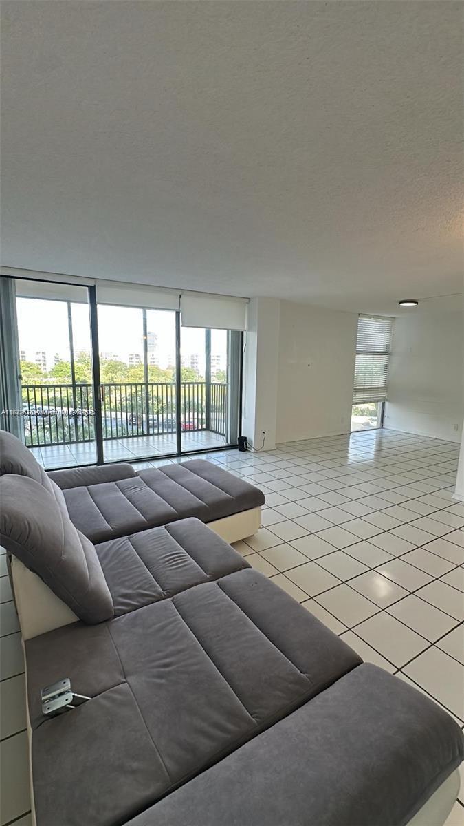 Photo of 20301 Country Club Dr  #621, Aventura, Florida, 33180 - 