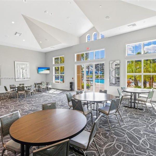 1422 3 / 3 1824 sq. ft. $ 2025-09-16 0 Photo