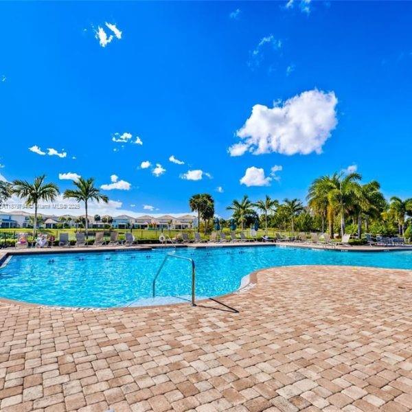 1422 3 / 3 1824 sq. ft. $ 2025-09-16 0 Photo