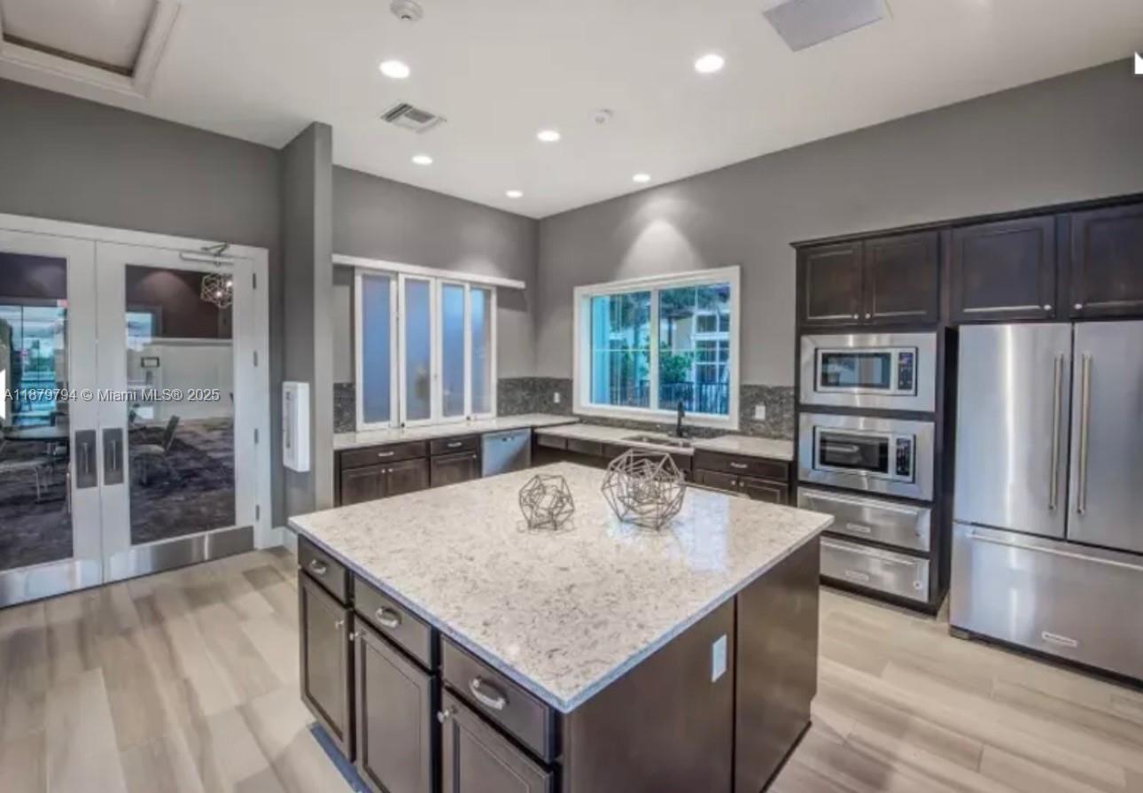 1422 3 / 3 1824 sq. ft. $ 2025-09-16 0 Photo